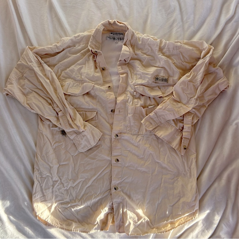 Men’s long sleeve Columbia button down fishing shirt size medium color is yellow